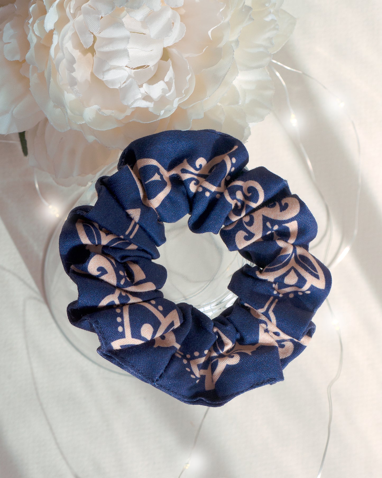 Nilou scrunchie