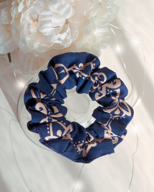 Nilou scrunchie